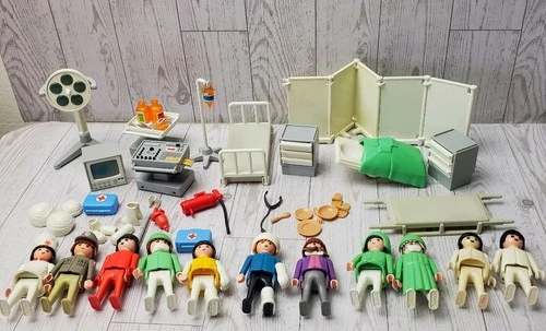 Playmobil Geobra Figures Toy Lot 1974 Vintage  Medical Nurses Doctors Hospital
