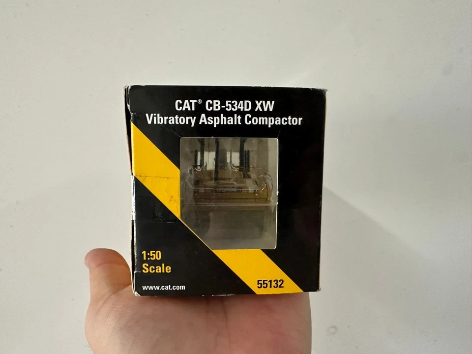 New Norscot Cat CB-534D Vibratory Asphalt Compactor With Closed Cabin 1:50 55132 - Image 2 of 4