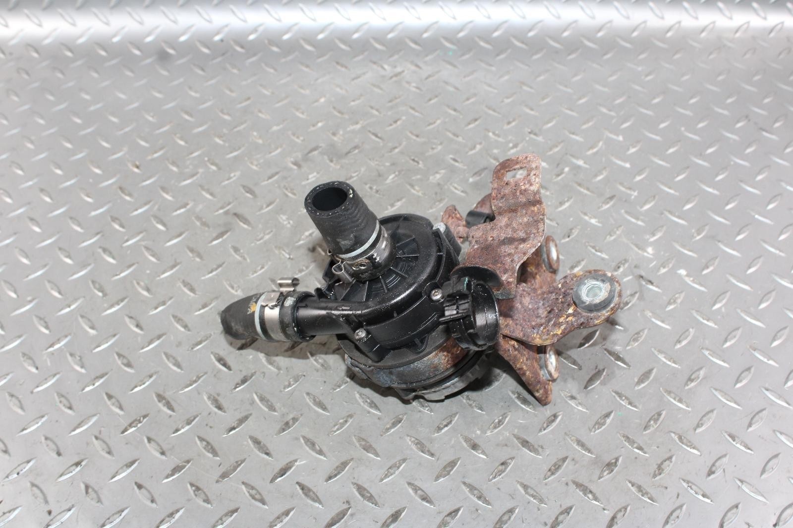 Maserati Ghibli 2014-2021 Auxiliary water pump