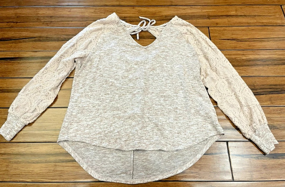 12pc Maurice’s Women’s Mixed Clothing Lot, sizes Large, XL XXL - Image 3 of 4