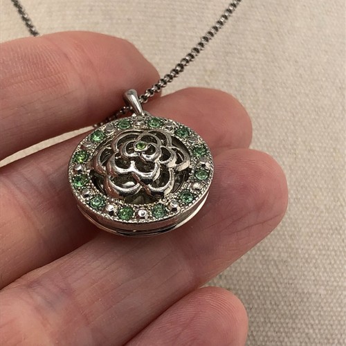 Floral Locket Pendant Necklace Green & Silver Tone Round Floral Design Festival - Picture 6 of 15