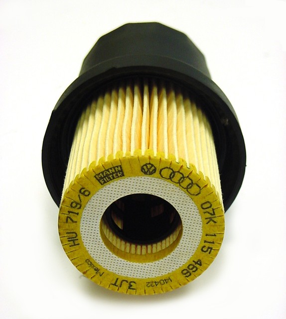 New Genuine OEM VW Oil Filter Cover Cap 2.5 Rabbit Golf Passat MK5 MK6