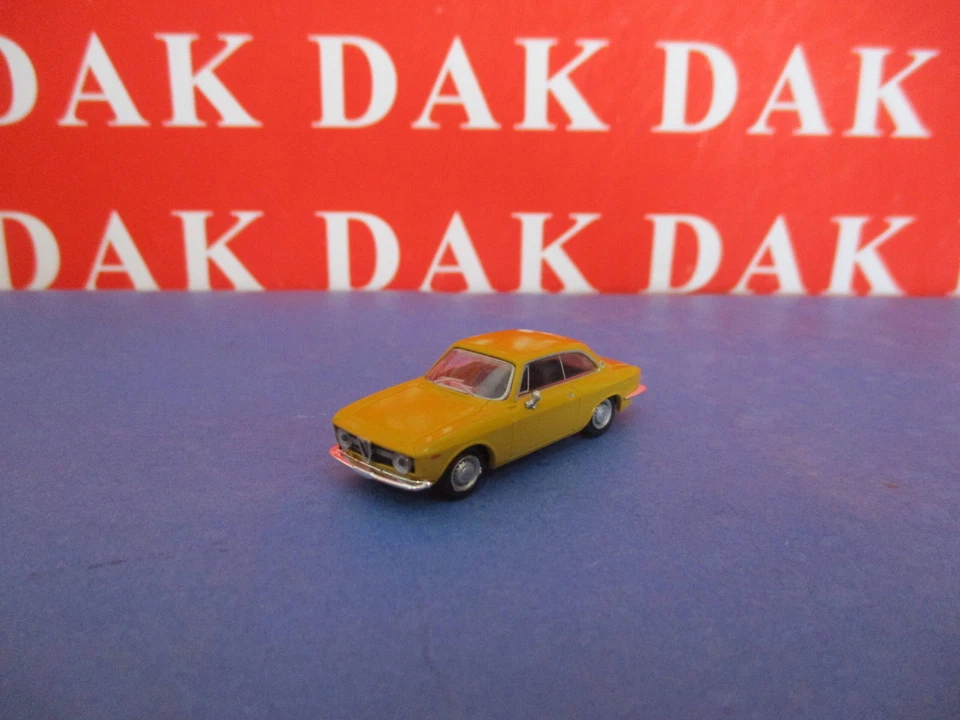 1/87 Modellino Auto Alfa Romeo Giulia Sprint GT Giallo Ocra by Brekina - Immagine 2 di 4