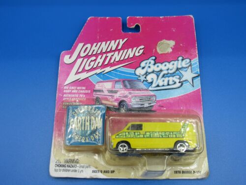 Johnny Lightning Boogie Vans GROOVY DUDE Yellow '76 Dodge D-150 VAN NOWY - Zdjęcie 1 z 9