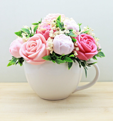 Seifen-Blumenstrauß in Keramiktasse beduftet / Ein besonderes Geschenk