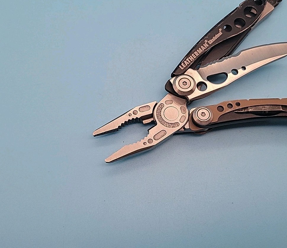 Leatherman Skeletool Multi-Tool - Pliers, Combo Blade, Driver Bits
