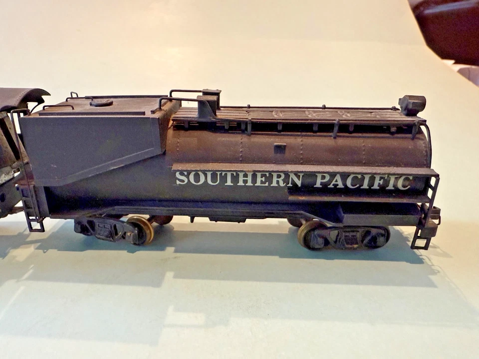 HO SOUTHERN PACIFIC "CONSOLIDATION CLASS C-10 2-8-0 LOCOMOTIVE W/ TENDER - Image 4 of 4