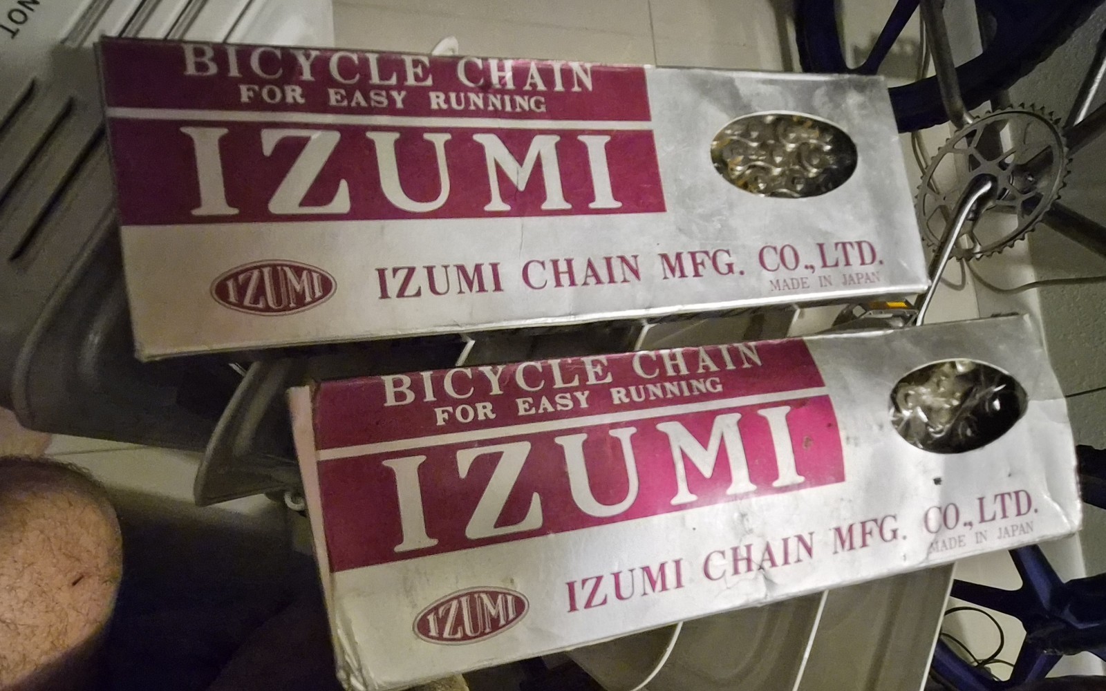 New IZUMI bike chains in silver. The size is 1/2 x 3/32x 116 long for multi gear