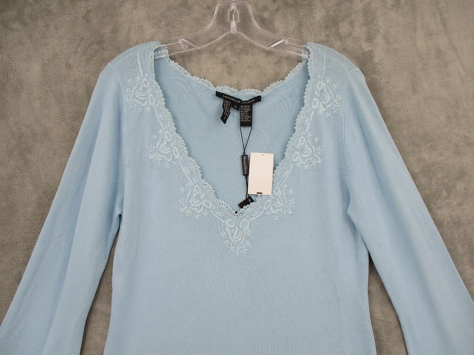 Suéter Michelle Nicole Mujer Manga Campana Pequeña Casa Floral Cuello en V Encaje Azul Foto 3 de 4