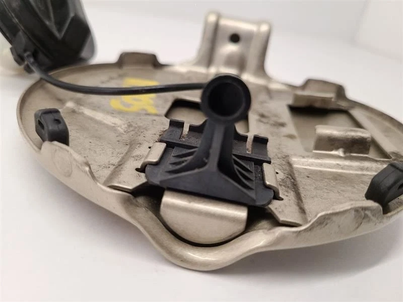 Chevrolet Equinox 2005-2009 puerta de llenado de combustible dorada 15811986 Foto 4 de 4