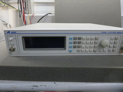 IFR, 2025, Signal Generator, 9 Khz - 2.51 Ghz, 100-240 VAC, Powers On, Used