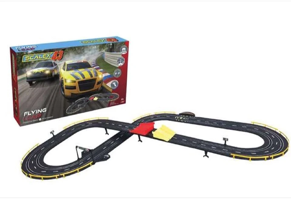 Scalextric Flying Leap Autorennbahn 1:43 Rennbahn Komplettset mit Stunt-Rampen - Bild 3 von 4
