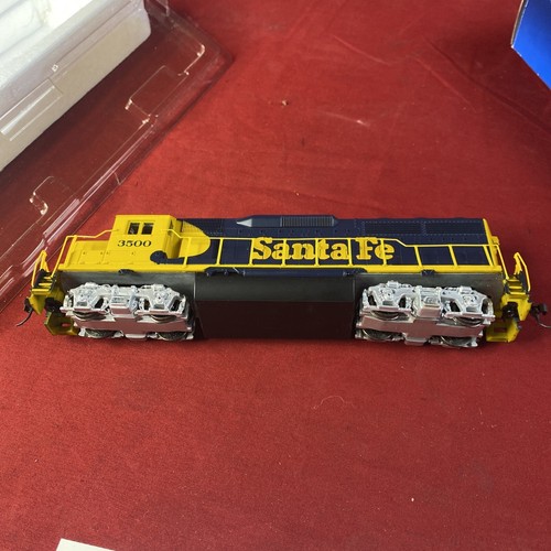 Bachmann HO Scale SantaFe GP40 Diesel #3500 W/Original Box & Manual (Item 63502) - Picture 6 of 14