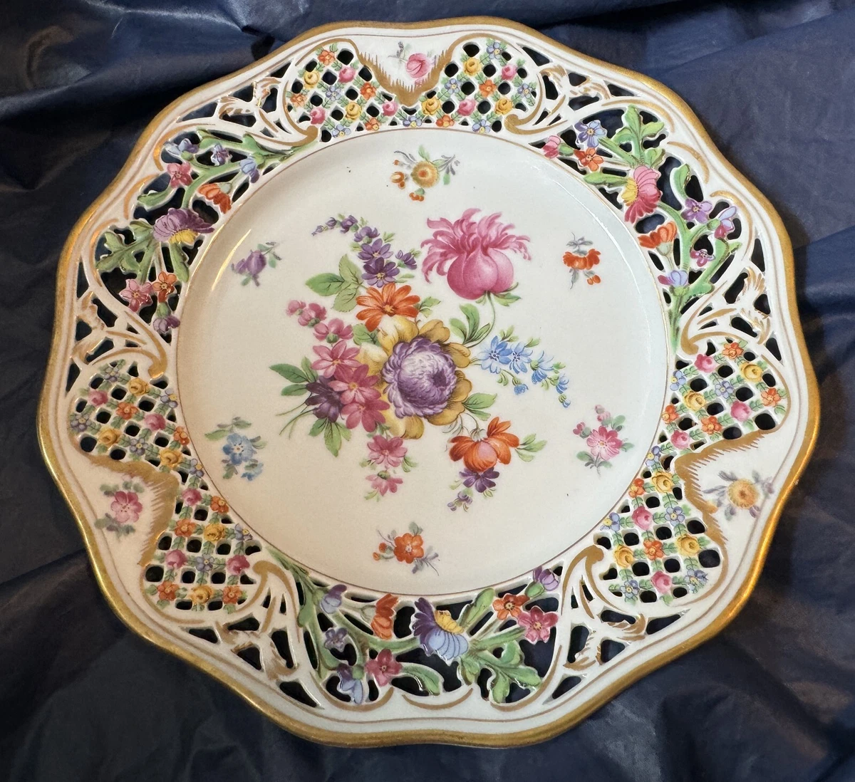 Dresden Plate In Antique Ceramic & Porcelain Plates & Chargers for