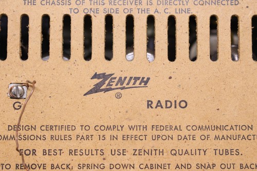 Vintage 1960's Zenith AM-FM Tube Table Radio 2-2346 Working -T - Picture 10 of 18