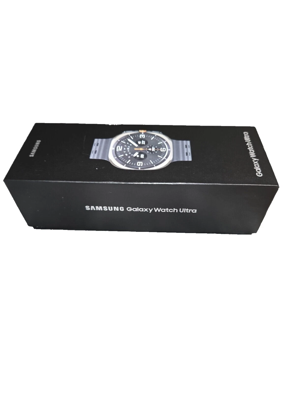 Умные часы в пластиковом корпусе с титановым ремешком