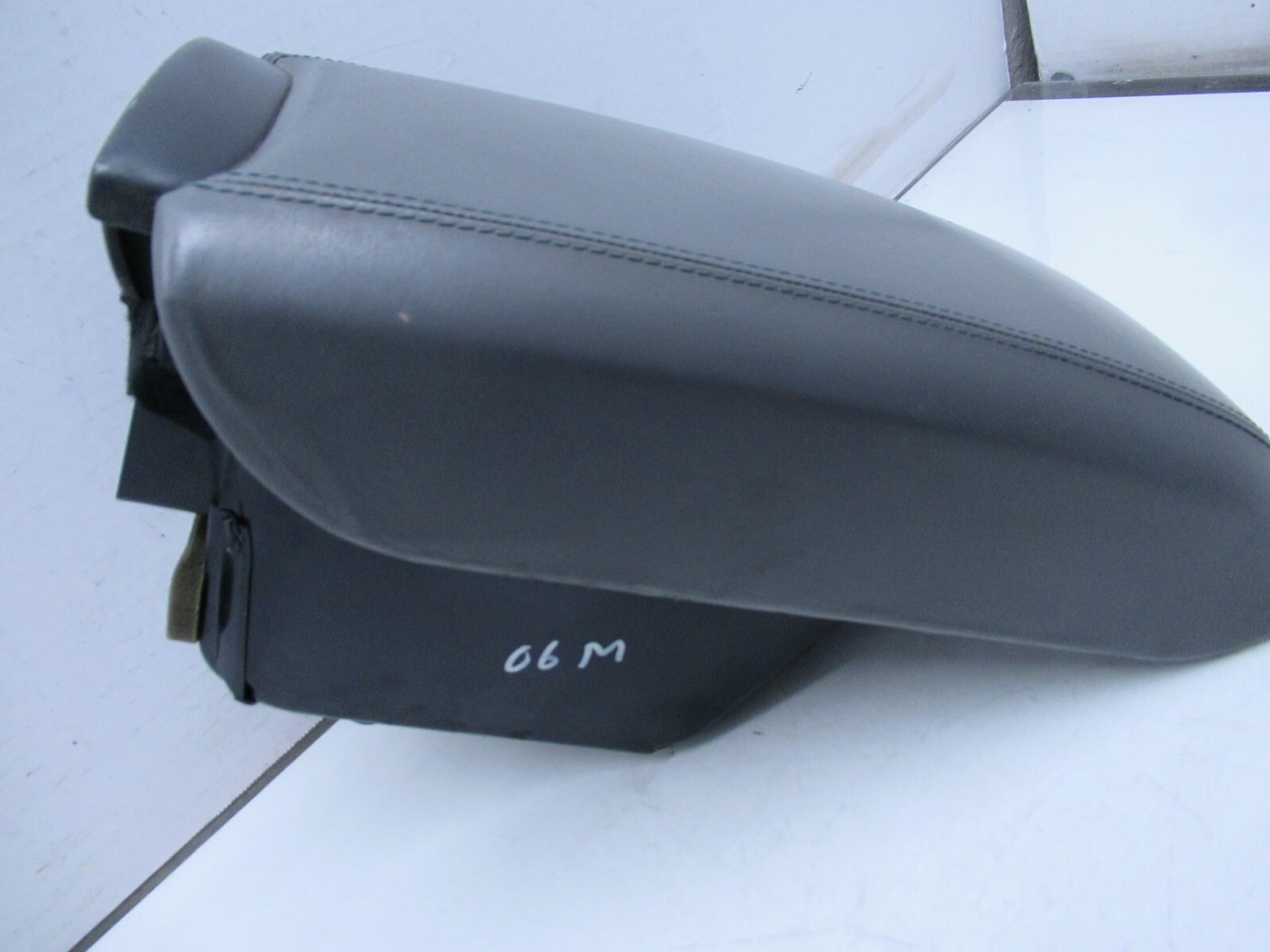 04-08 MASERATI QUATTROPORTE CENTER CONSOLE ARMREST ARM REST OEM