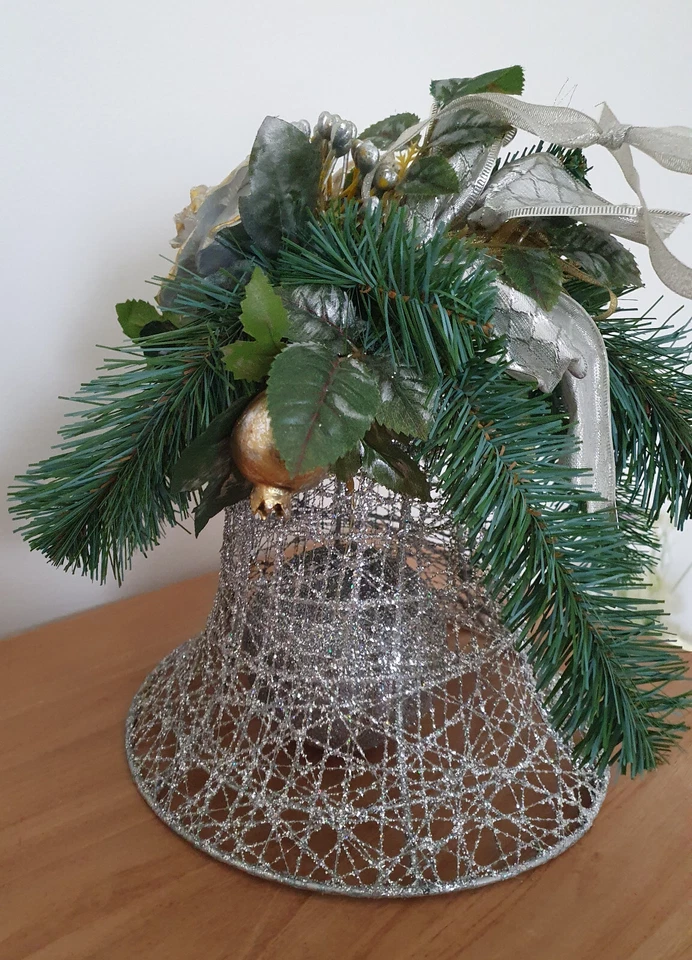 Cloche pailletée argentée en métal et décorations  branche sapin artificiel 24cm - Photo 3/4