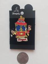 Prendedor grande Disney Toon Town Trolly Mickey Minnie Disneyland nuevo en tarjeta