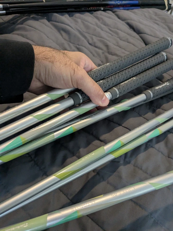 Good Women's Left Taylormade Kalea iron,hybrid combo set.4,5 hybrids.6-SW.ladies - Image 3 of 4