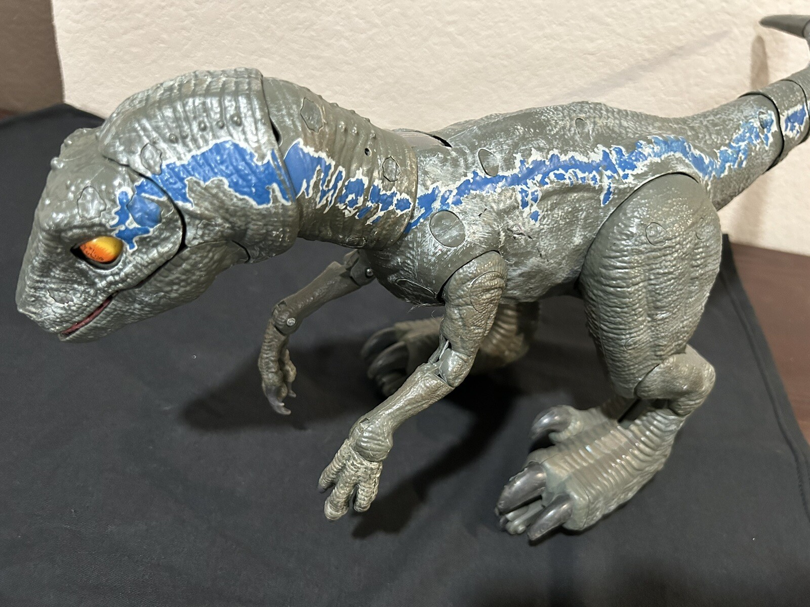 Jurassic World Alpha Training Blue Velociraptor Dinosaur - Dinosaur ...