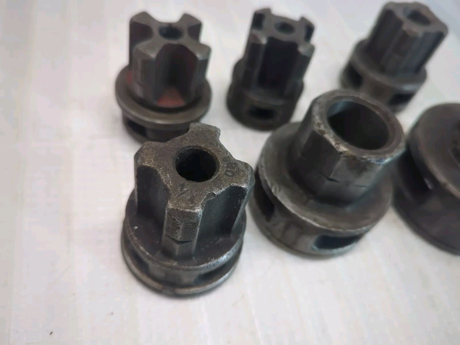 RIDGID DIE HEAD LOT OF 6 MISC. THREADER DIES 1/8 , 1/4 , 3/8 , 3/4 , 1" AS IS