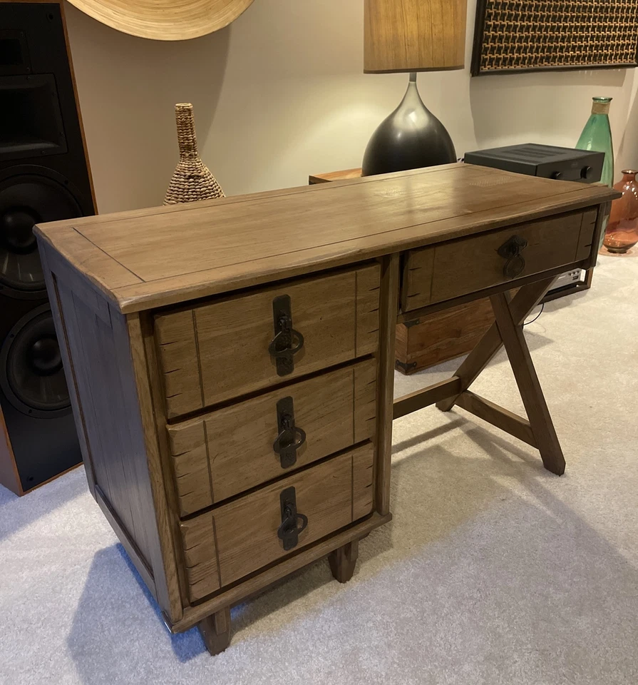 EXCELENTE ESCRITORIO DE MADERA ESTILO SUROESTE RÚSTICO PRIMITIVO DE COLECCIÓN 60’ con asas de hierro Foto 3 de 4