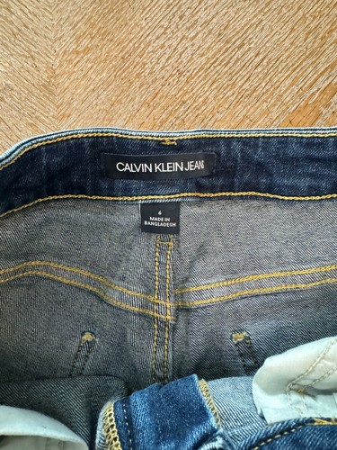 Calvin Klein jeans sz 6 Blue Denim Bermuda shorts Waist 30” Inseam 10” - Picture 2 of 5