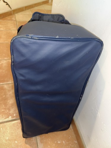 NEW! ARIAT Grip Heavy Duty Duffle Tote Bag Navy / Red, MSRP $229.95, NOTE: FLAW - Picture 18 of 24