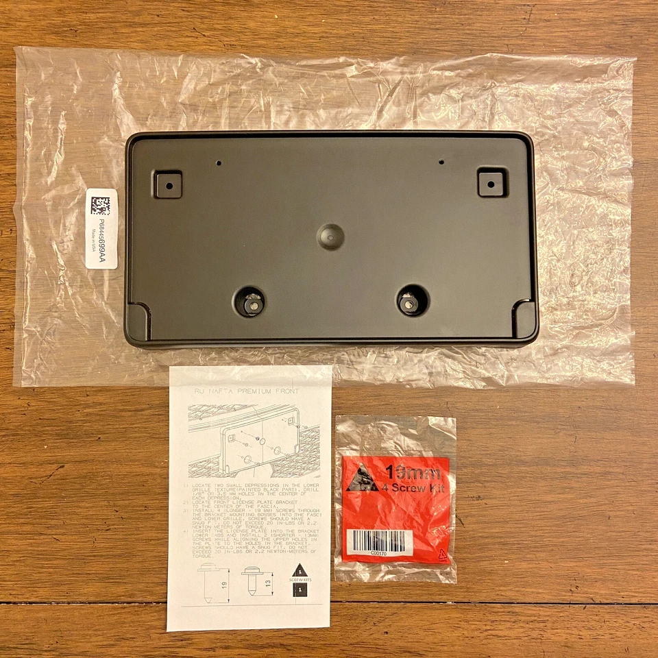 Chrysler Pacifica 2021 matrícula parachoques delantero marco soporte de plástico Foto 2 de 4