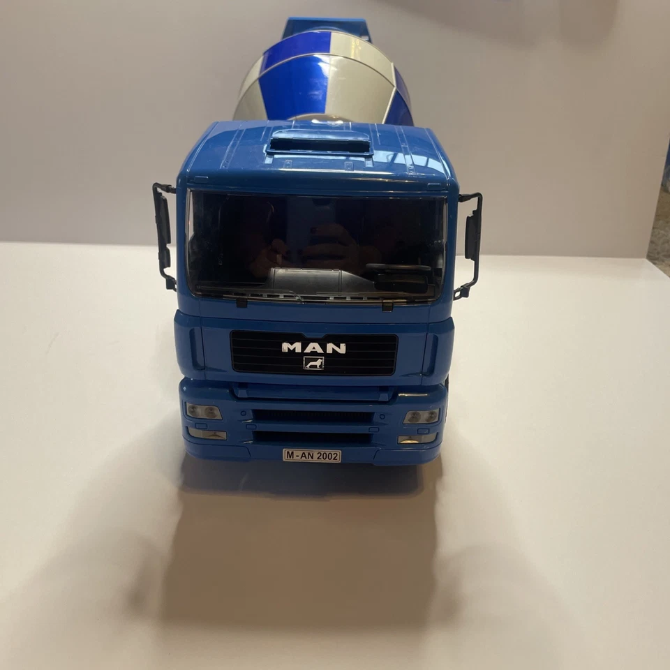 Camión mezclador de cemento Bruder 1/16 Man TGA 02738 Foto 4 de 4