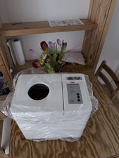 Verkaufe einen SEHR gut erhaltenen Brotbackautomat. Plus OVP.