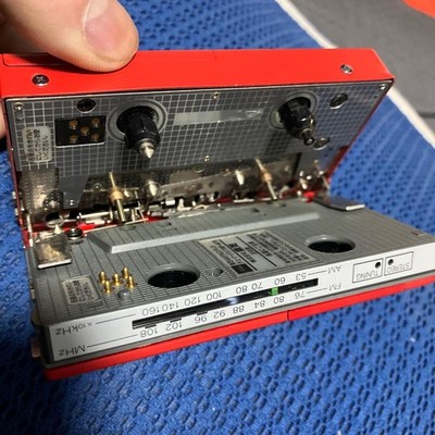 TOSHIBA WALKY KT-AS10 VINTAGE PORTABLE CASSETTE PLAYER WALKMAN