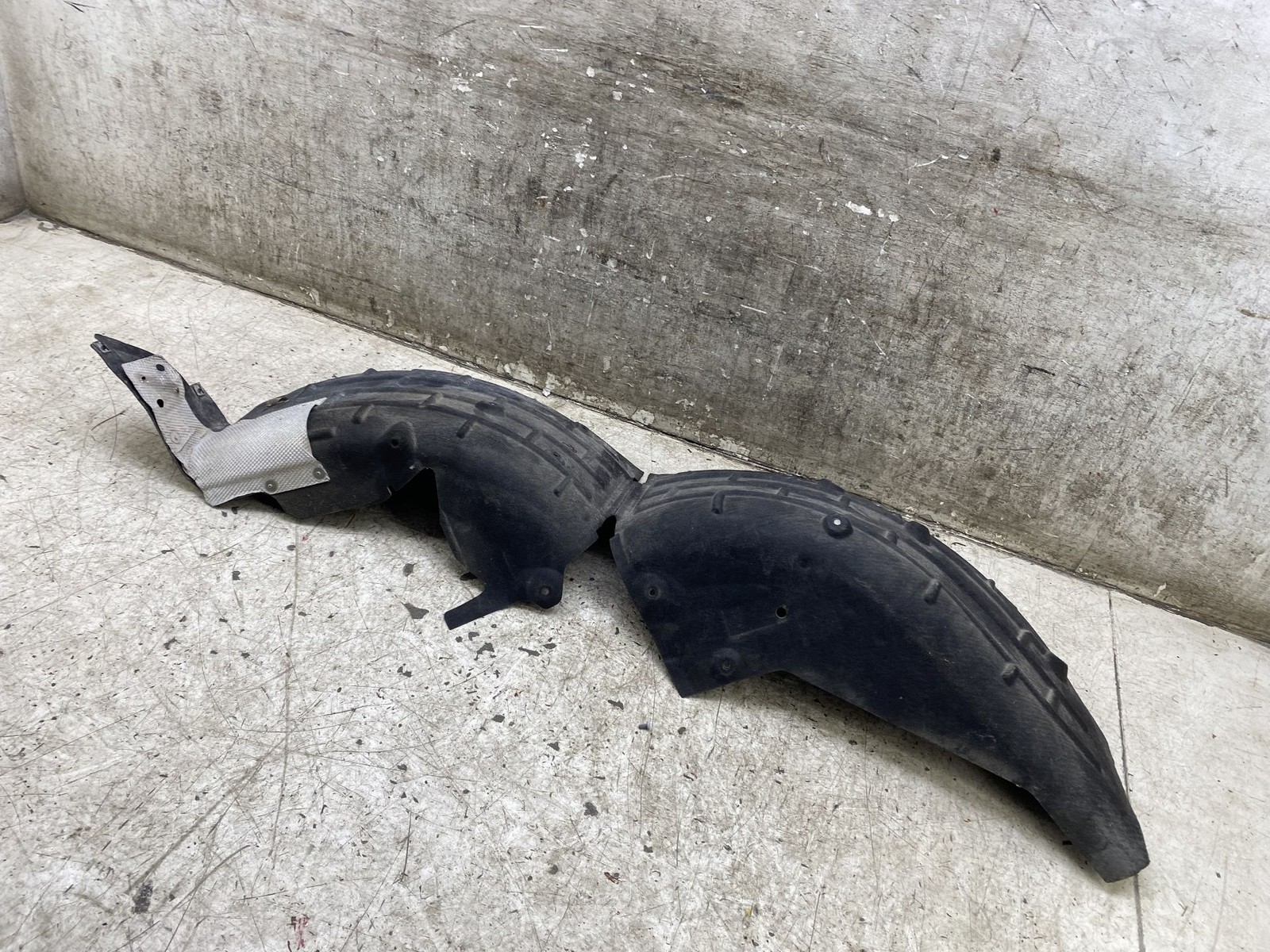 2020-2025 ASTON MARTIN DBX OEM LH LEFT REAR INNER FENDER LINER SHIELD GUARD TRIM