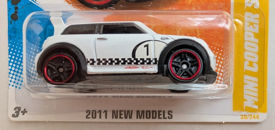 Hot Wheels 2011 New Models Mini Cooper S Challenge #30/50 White w/Red Rimmed Y5s - Image 2 of 4