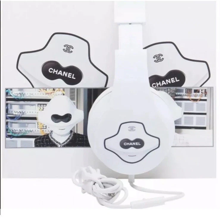 CHANEL 2017 VIP Collectors Swag CocoBot Show Headphones 3.5mm Jack Wired - Image 4 of 4