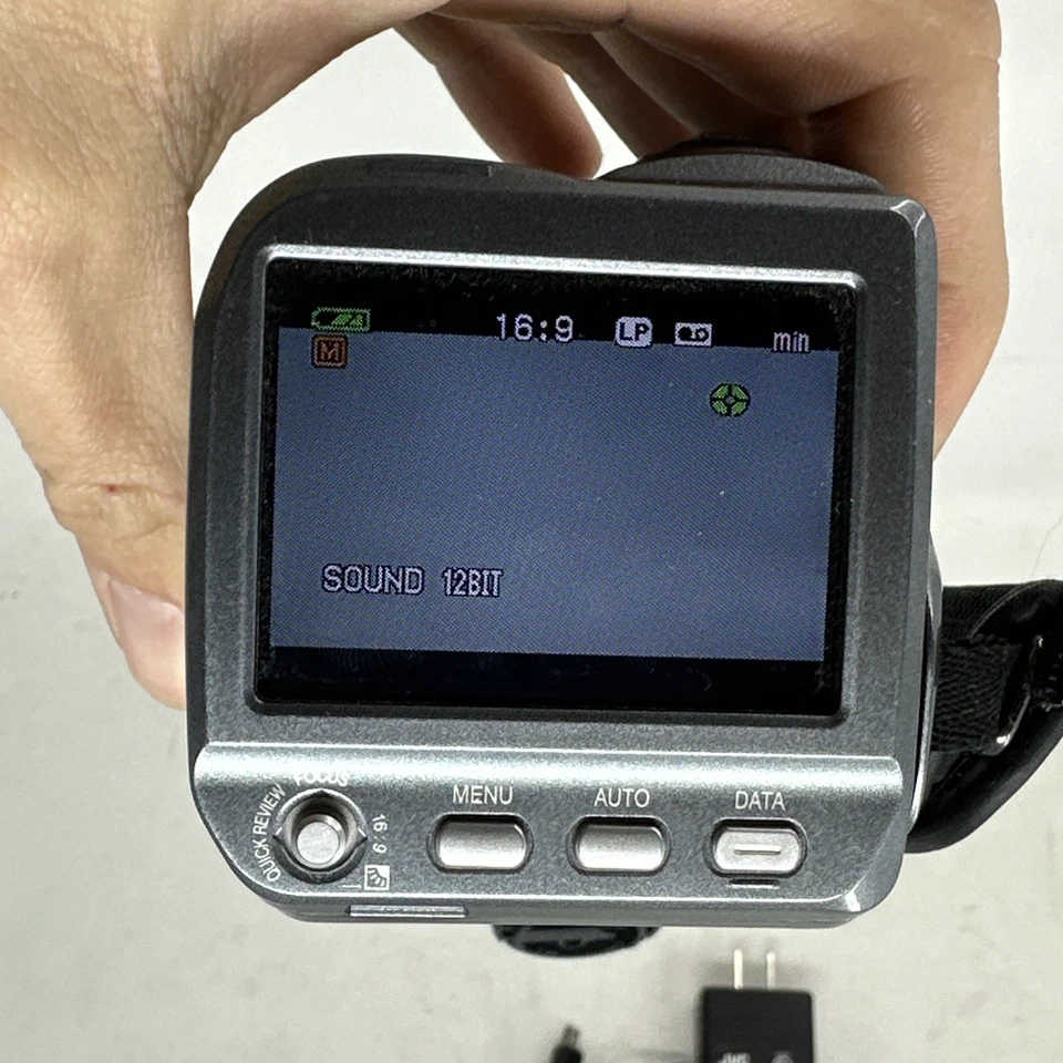 JVC GR-DA30U Digital Video Camera 30x Zoom Sliding Monitor W Charger WORKS - Image 3 of 4