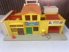 Vintage 1973 FISHER PRICE Little People Play Family Village Main Street Town