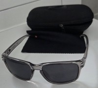 Oakley Holbrook Design Polarised Sunglasses With Oakley Hard Case and Wipe