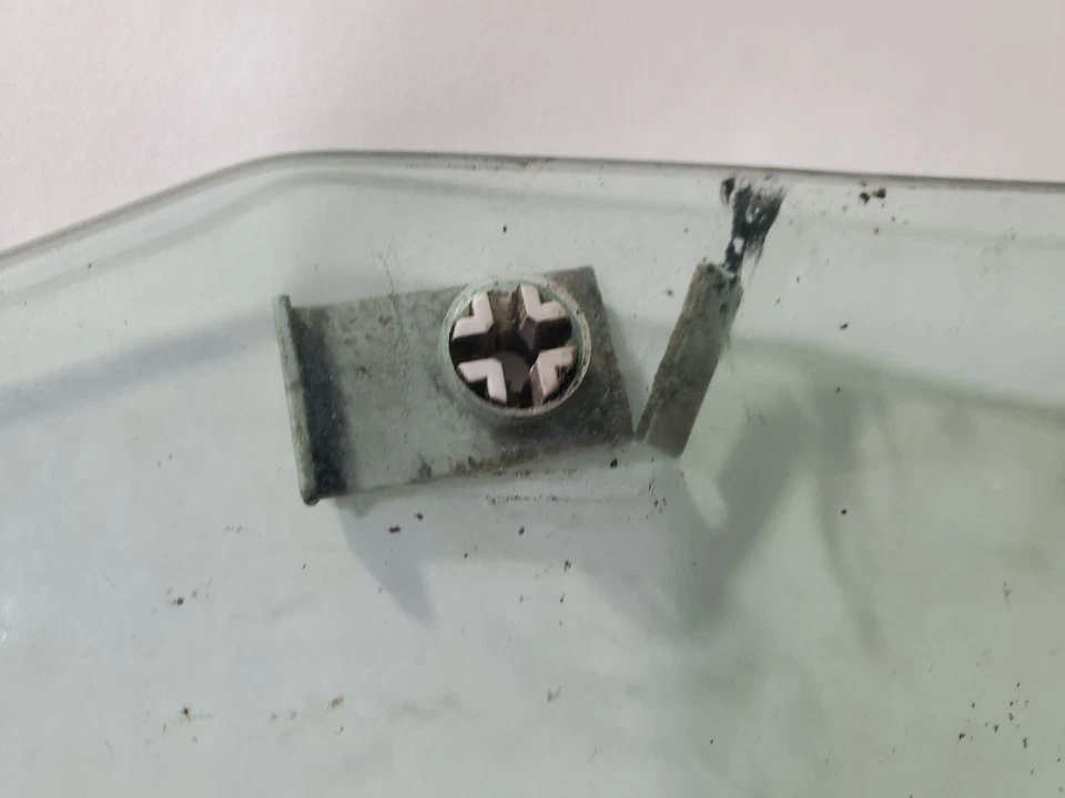 Ford LCF 2007 OEM cabina inferior tracción delantera izquierda vidrio Foto 3 de 4