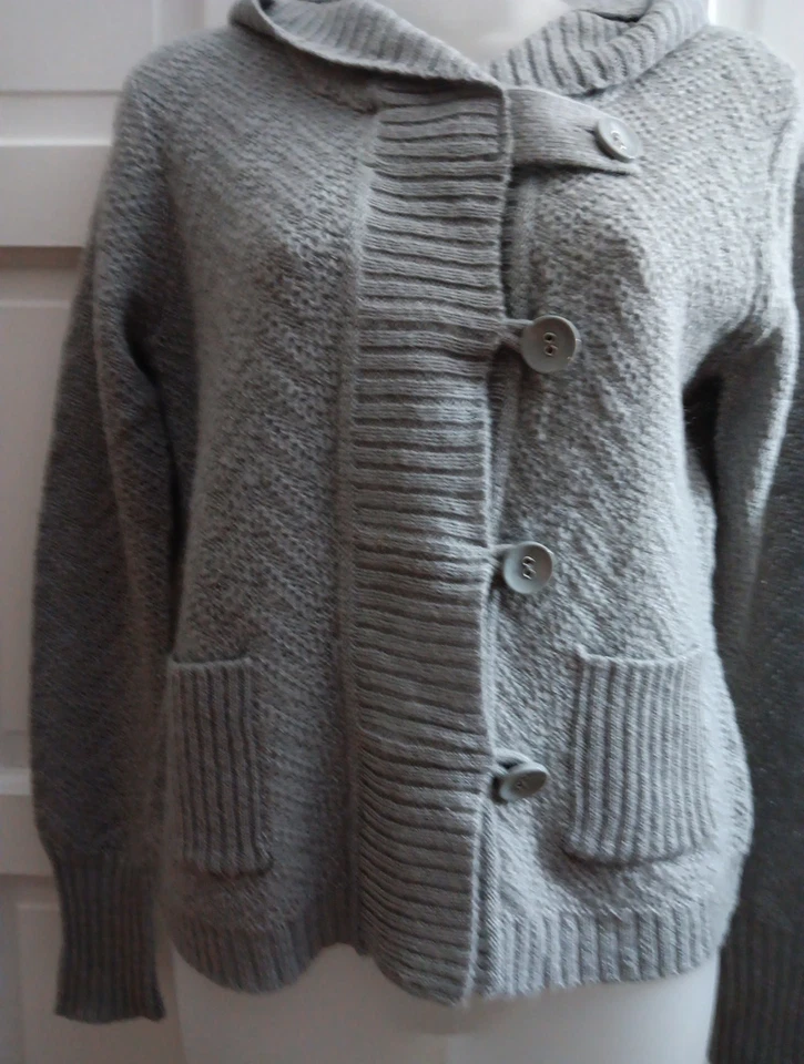 Cárdigan con Capucha American Rag Cie Mezcla de Lana Suéter Gris Botón Delantero Mediano Usado en Excelente Condición Foto 4 de 4