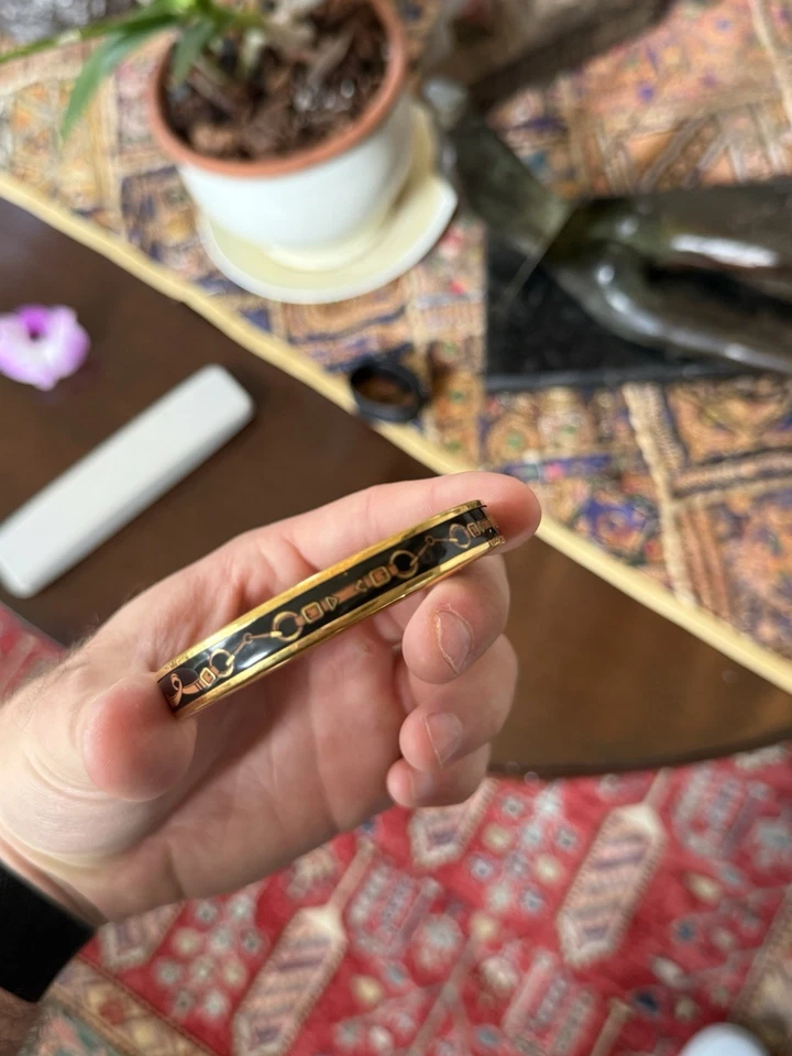 Brazalete Brazalete Esmalte Hermès Azul Marino/Dorado Motivo Ecuestre Foto 3 de 4