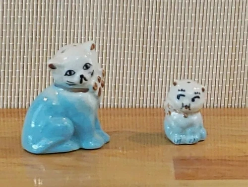Vintage Pottery Cat Mom Kitten Salt & Pepper Shakers Blue Brown Bow Hand Painted