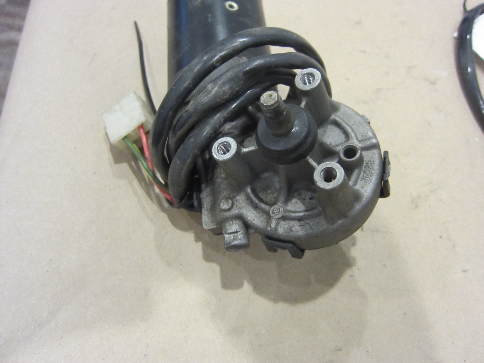 Ferrari 355,2.7/5.2 Motronic.  Windshield Wiper (Motor) # 157752 / 157751