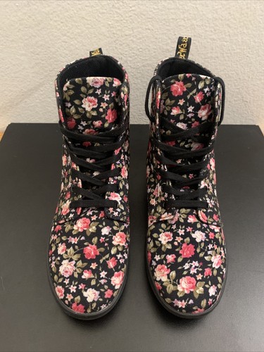 Dr. Martens Hackney Boot Floral Black 