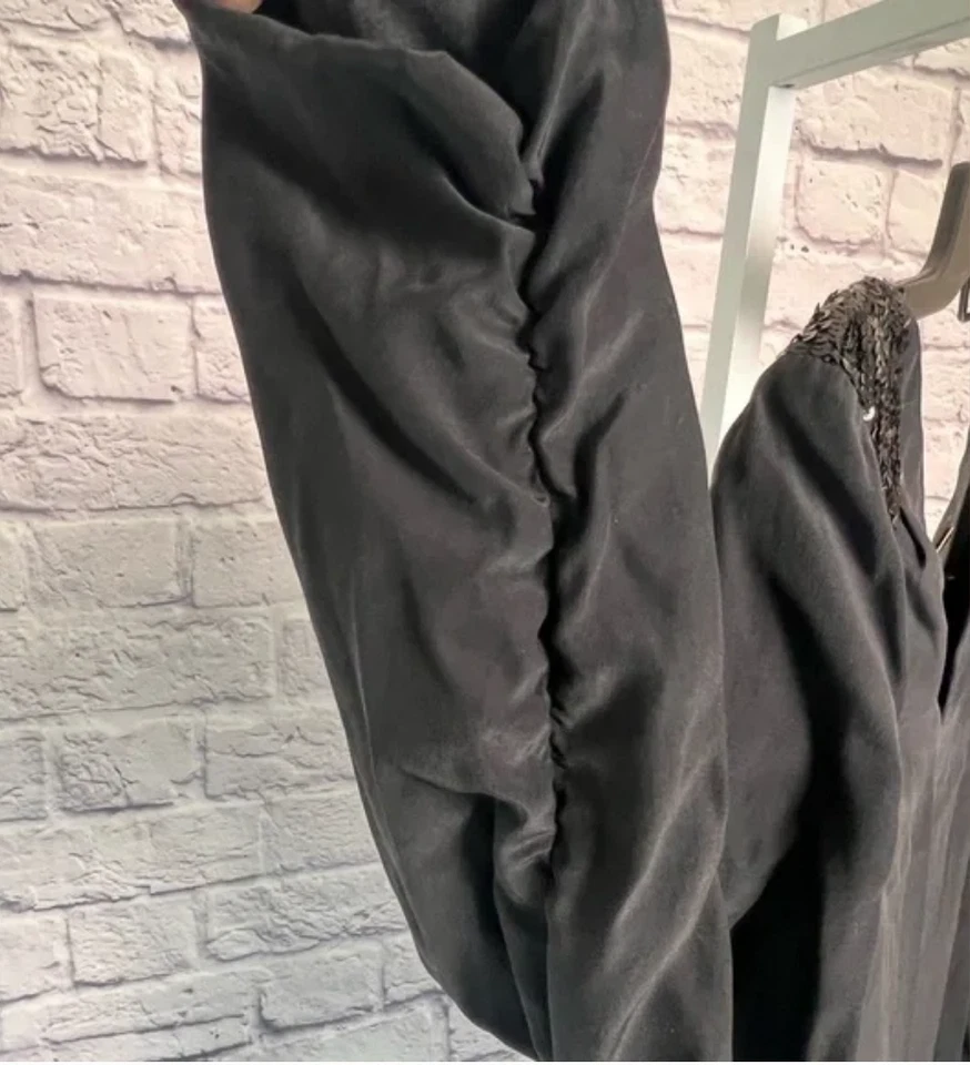 Vestido de fiesta Loeffler Randall 100 % seda con detalles de hombro con lentejuelas talla 2 Foto 4 de 4