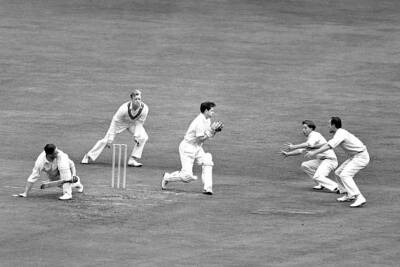 Paterson Slips At The Wicket Caught Off Alan Hurd June 1958 OLD CRICKET PHOTO