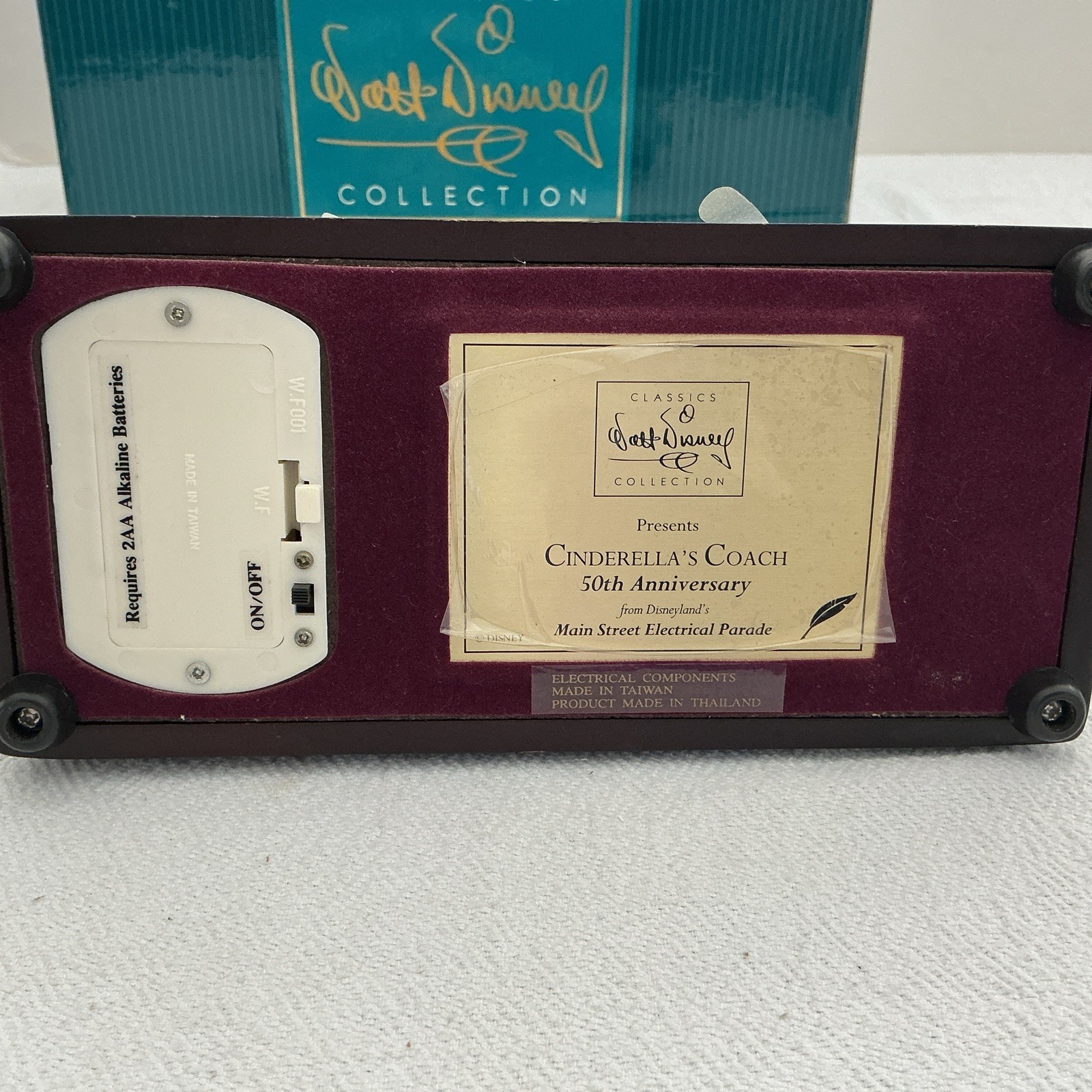 WDCC Disneyland Main Street Electrical Parade Cinderella’s Coach w/Lightbulb