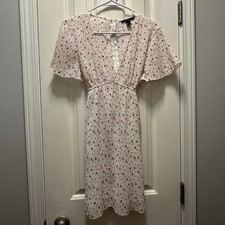 Forever 21 women’s s white with red flowers v-neck short dress with tie in back