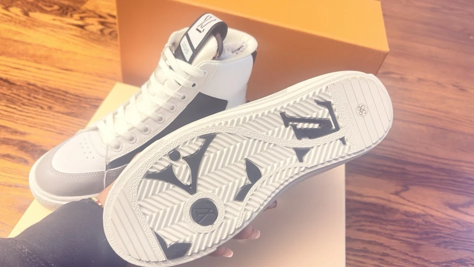 Charlie 运动鞋路易威登靴。 8 码 — 第 3/3 张图片